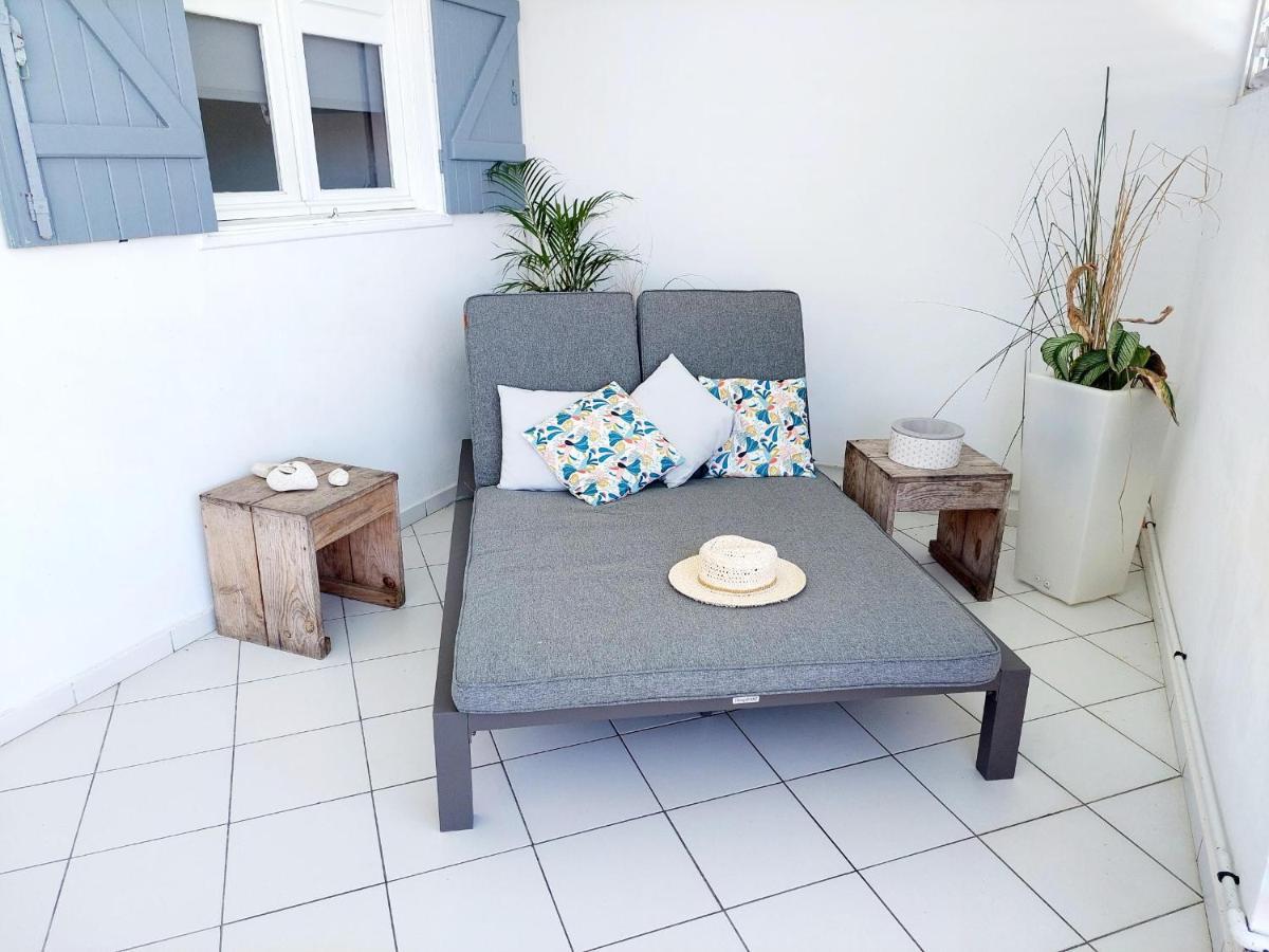 Les Cles D'Emakeys Apartamento Sainte-Anne  Exterior foto